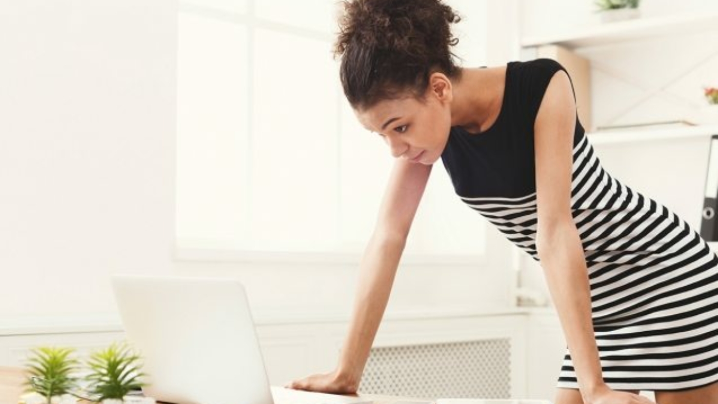 business-woman-working-on-laptop-at-office-PRFJKQJ-637x478