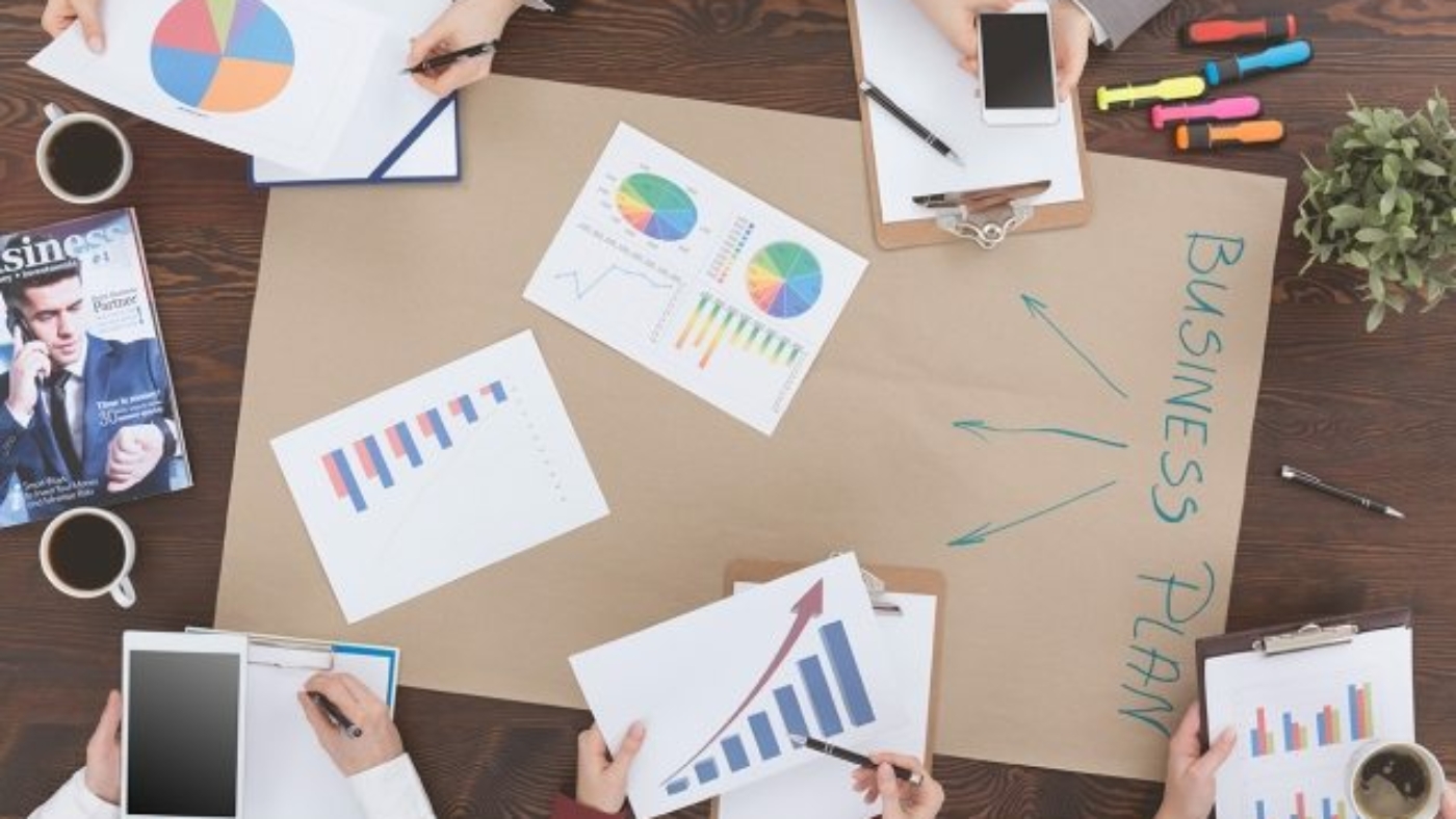 people-preparing-business-plan-PMM9WH8-637x478