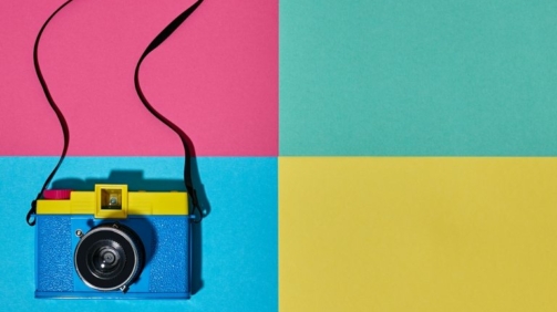 fashion-film-camera-hot-summer-vibes-pop-art-PCYD9JD-768x576