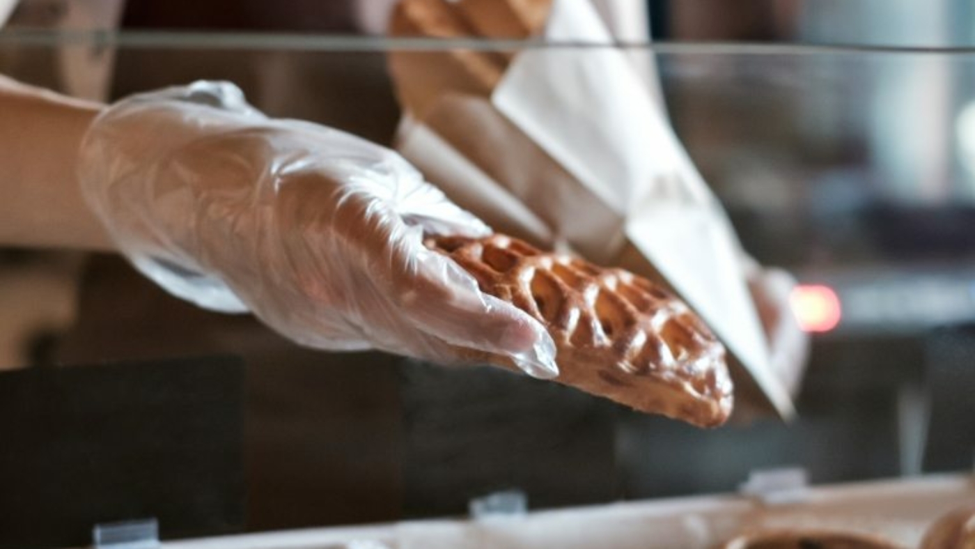 european-woman-sells-in-bakery-putting-bread-in-48BERHZ-768x760