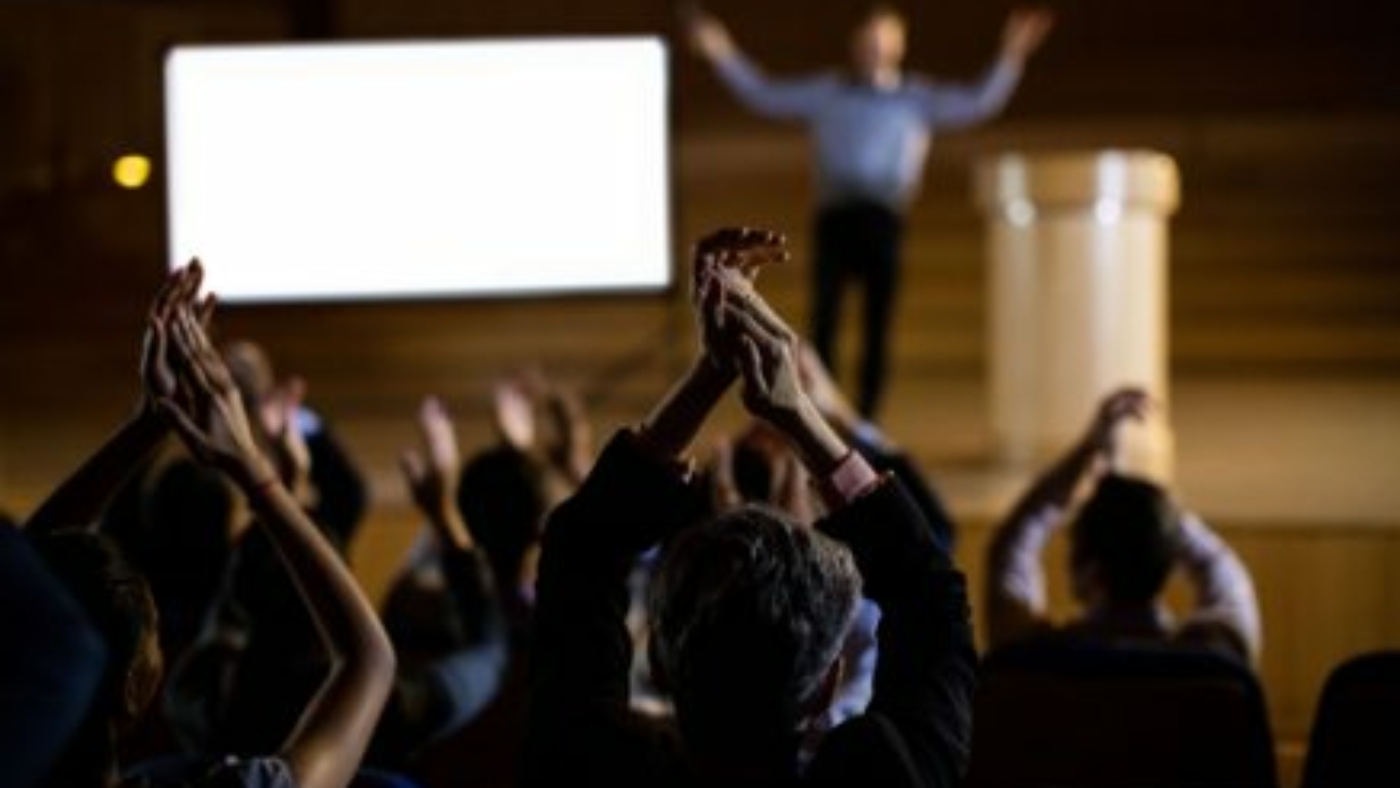 audience-applauding-speaker-after-conference-presentation-1-437x288