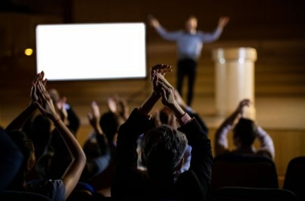 audience-applauding-speaker-after-conference-presentation-1-437x288