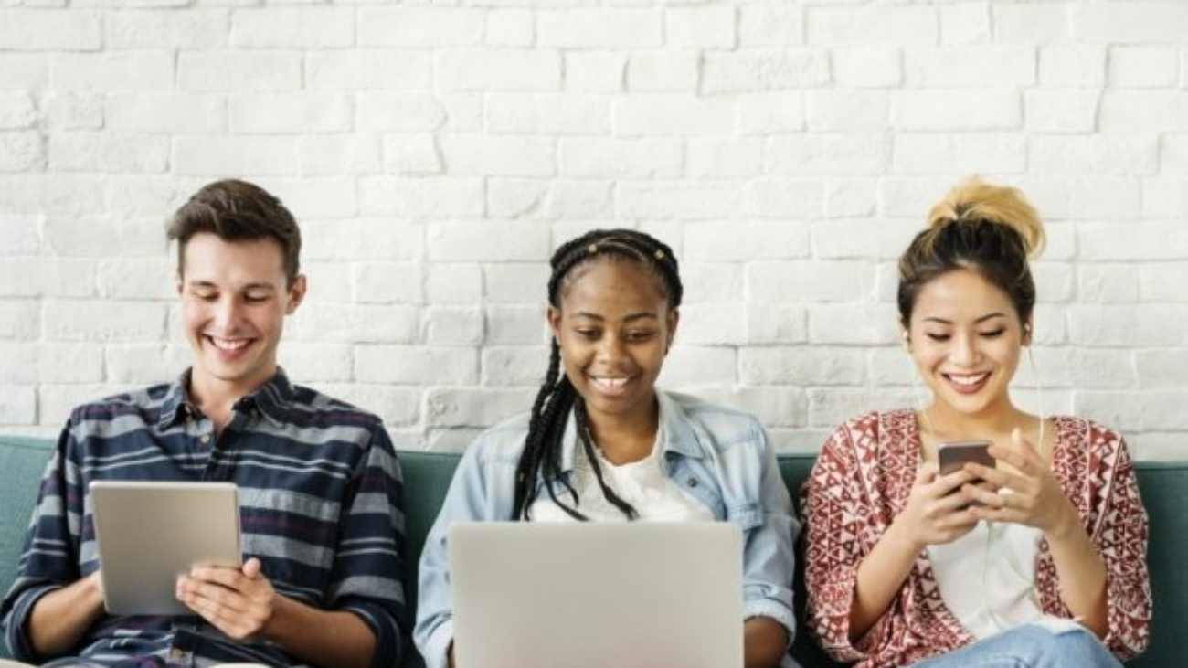 diversity-young-teens-people-friends-concept-PTZ4RGN-1-637x478