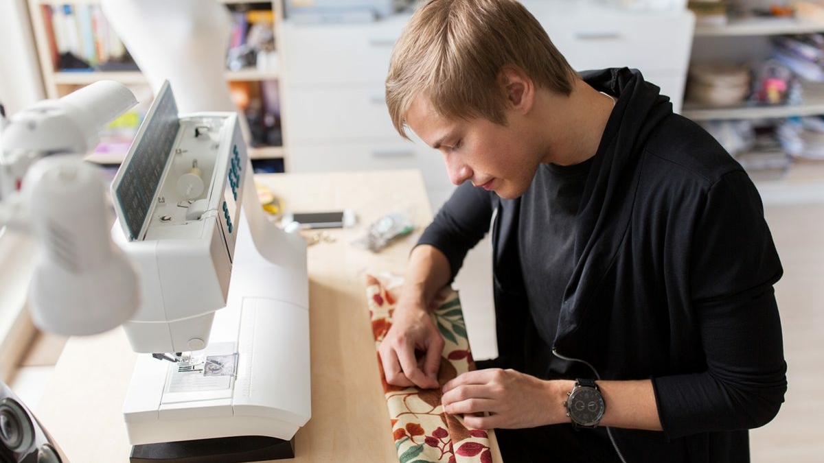 fashion-designer-with-making-dress-at-studio-P75Z6LP-1200x800
