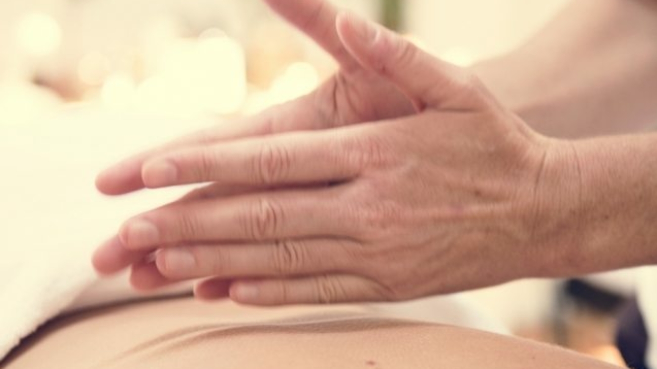 spa-salon-therapy-treatment-PZFBLW-1-637x478