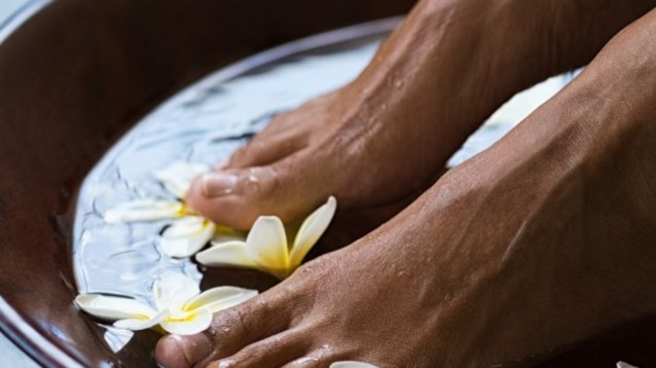 spa-salon-therapy-treatment-PZFBLW-4-637x478