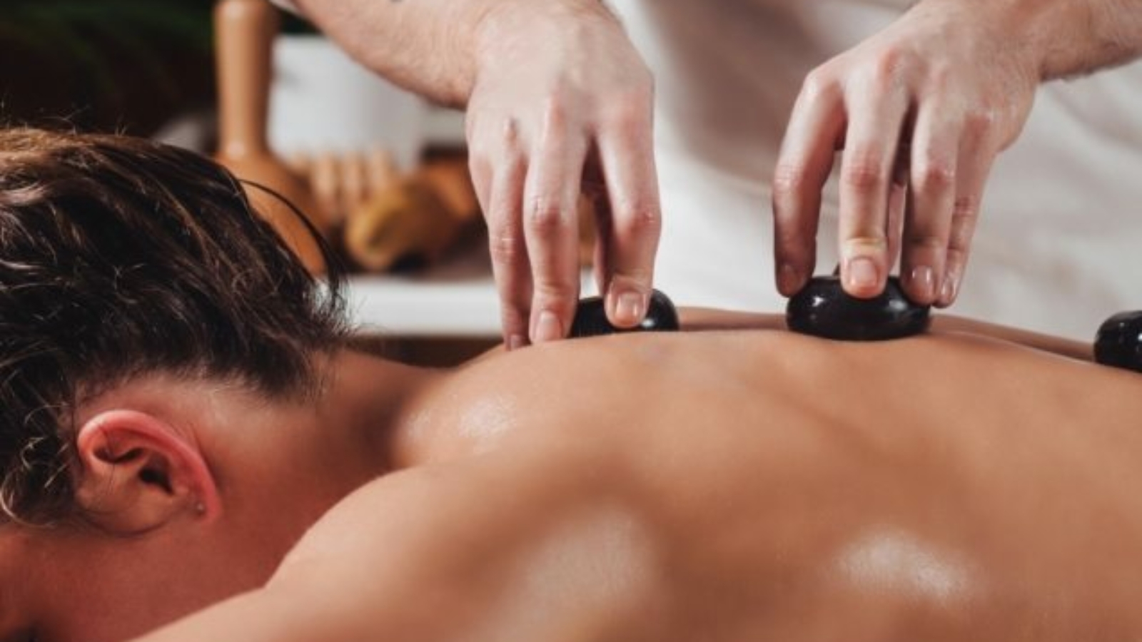 spa-salon-therapy-treatment-PZFBLW-5-637x478
